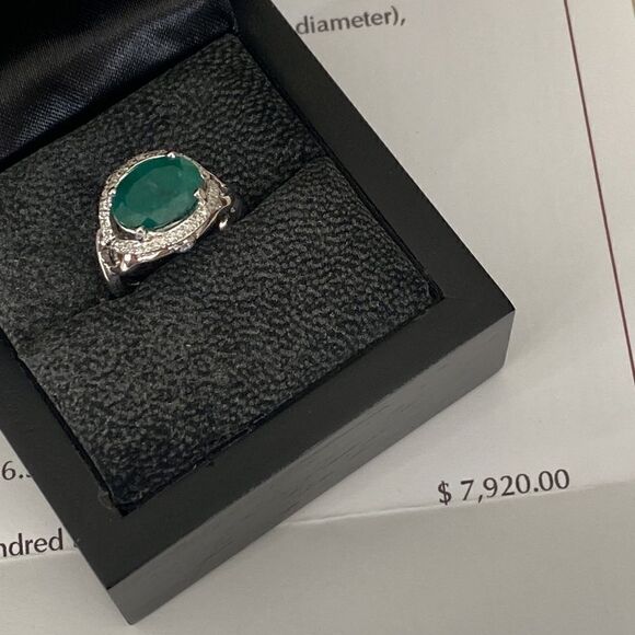 18K Natural 3.18 Carat Emerald & Diamond Ring  $8,848 Replacement Value - Picture 3 of 15